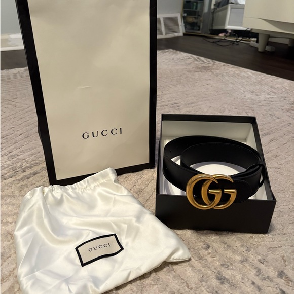 Gucci Black Leather Belt with Gold GG Buckle - Picture 1 of 4